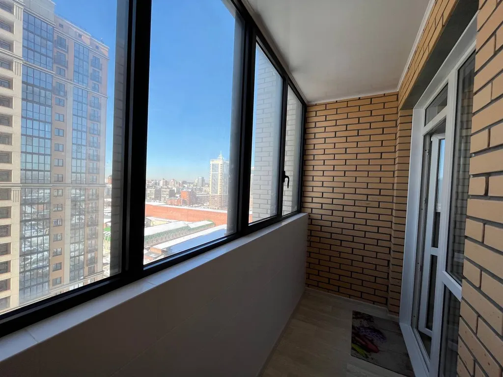 Трехкомнатная квартира-студия в центральном районе