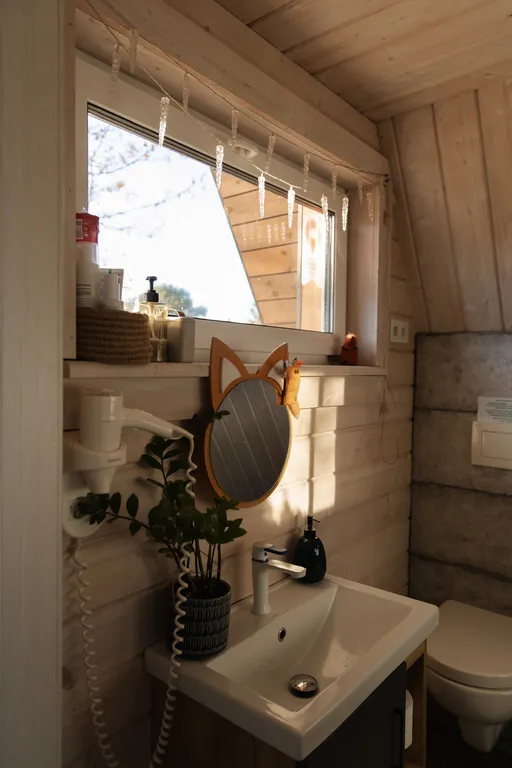 Лиса в шалаше в Тайцах