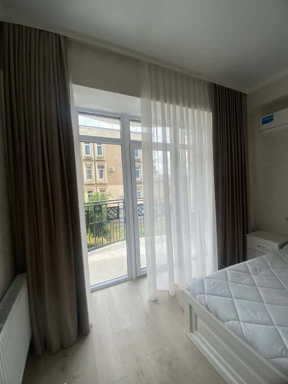 Двухкомнатная квартира с балконом в центре города