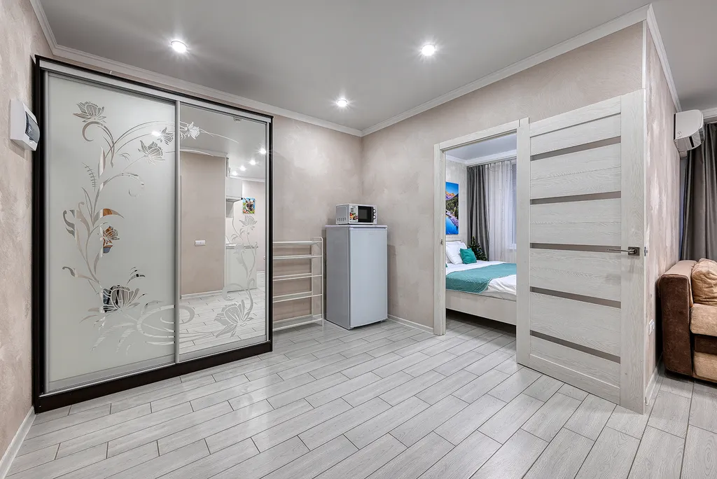 Квартира с отдельной спальней рядом с Казино и Ред Ареной 02