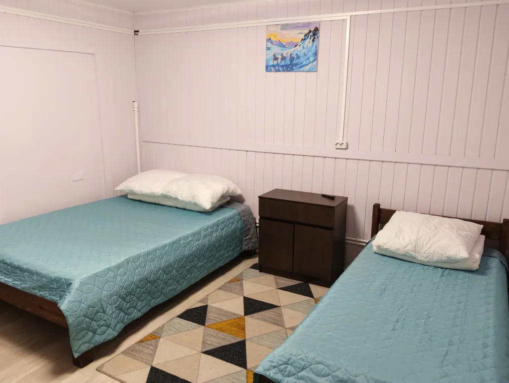 Квартира Благоустроенный 4-х местный номер со своей кухней и сан.узлом — аренда посуточно в Хужир (Ольхон)