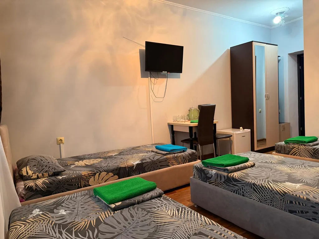 Четырехместный номер с 4-мя односпальными кроватями