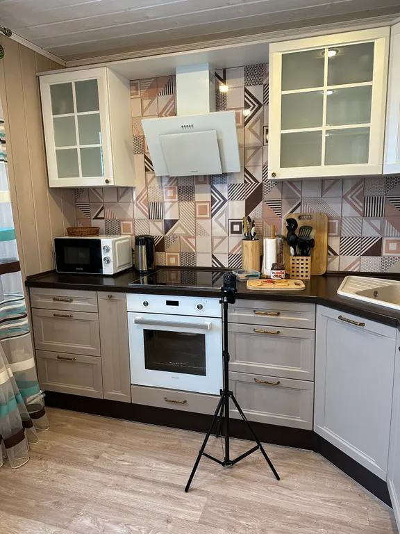 Большой дом с баней на участке