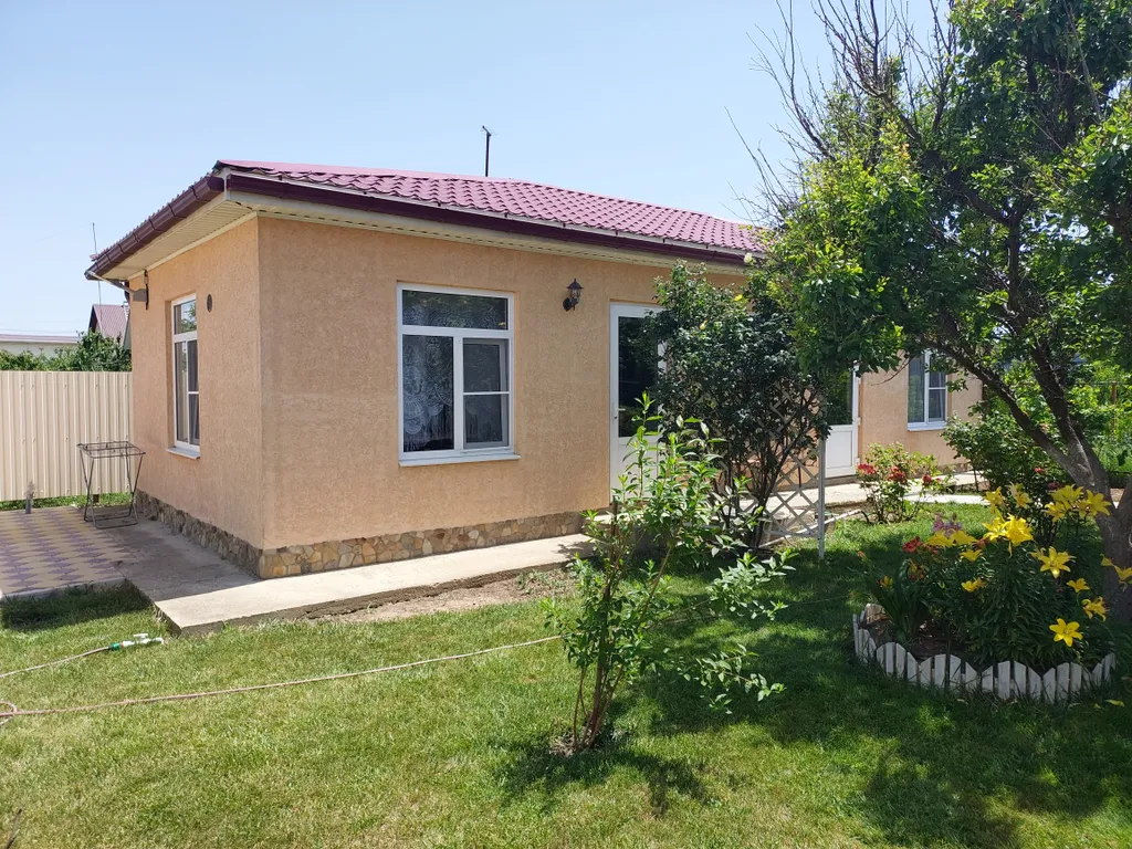 Уютный дом с видом на сад