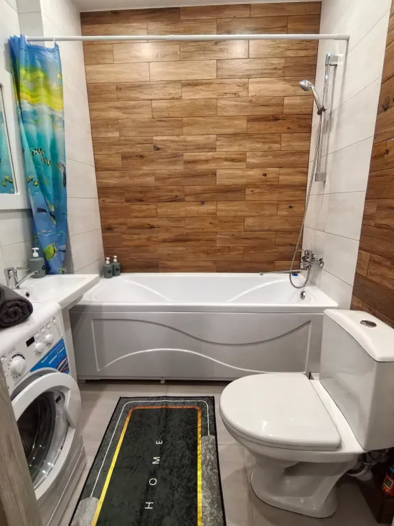 Студия с видом на город