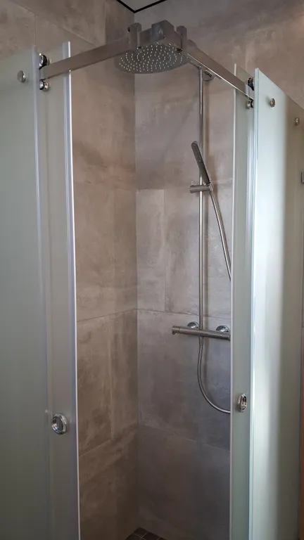 Современный дом на берегу озера в национальном парке Браславские озера