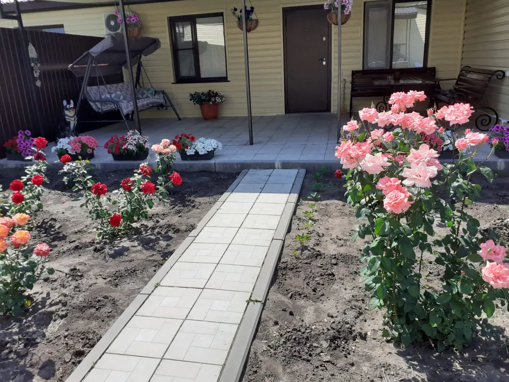 Уютный гостевой домик во дворе частной усадьбы