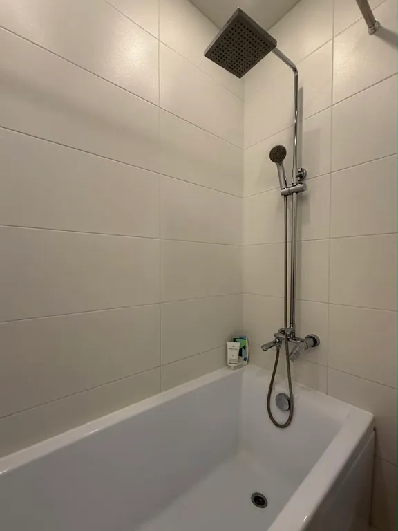 Две изолированные спальни с видом на горы в центре Ялты.