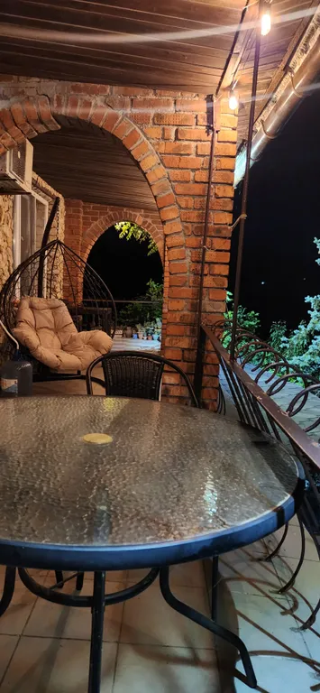 Коттедж Часть дома. 2 этаж, потрясающий вид на море — Осовины