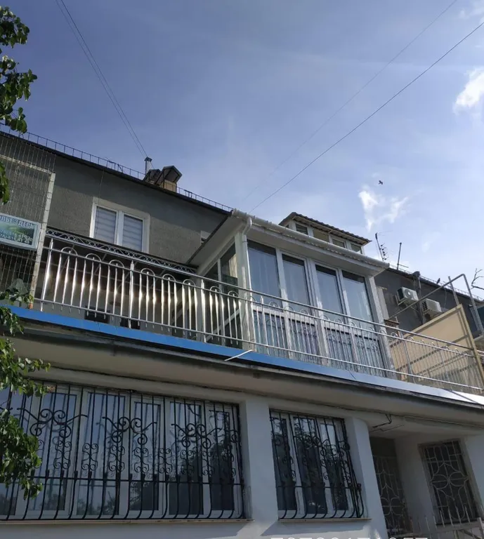 2-комнатная квартира с террасой и с видом на море