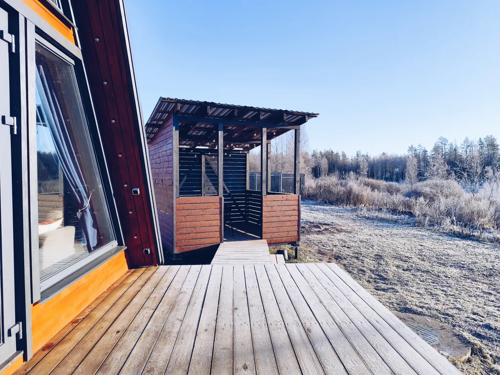 Коттедж Уютный дом с панорамным видом на лес — Луга