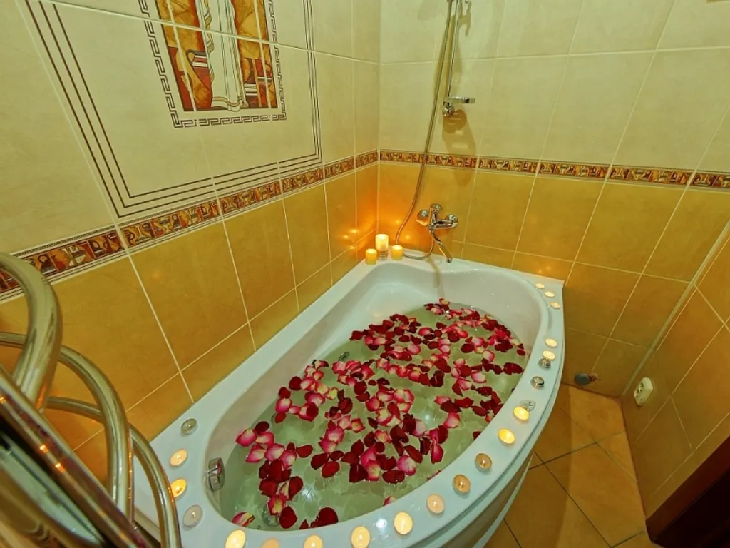 Романтичная квартира golden lux для пары, с джакузи