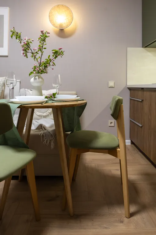 Студия в сосновом лесу у моря