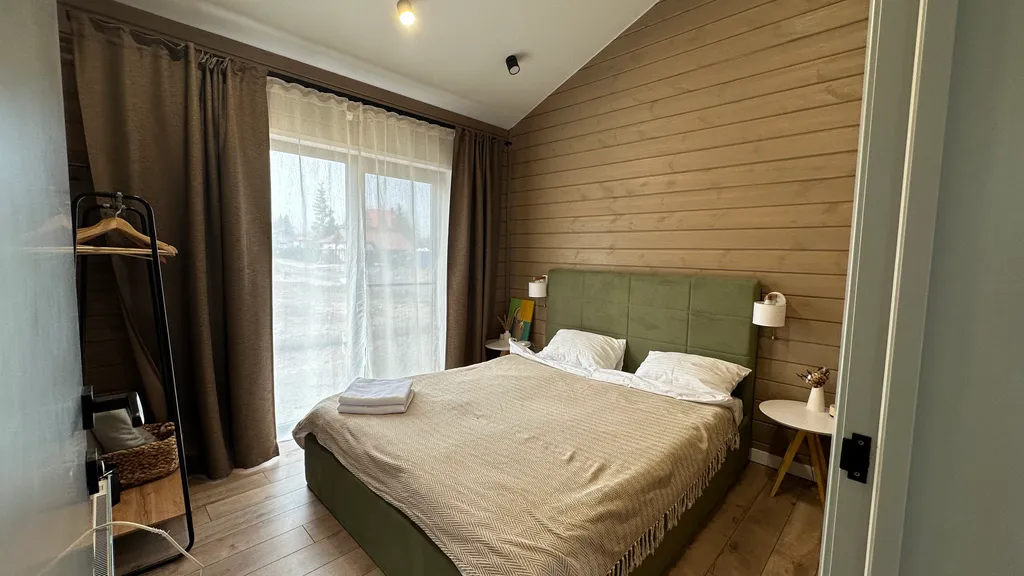 Дом с мольбертом