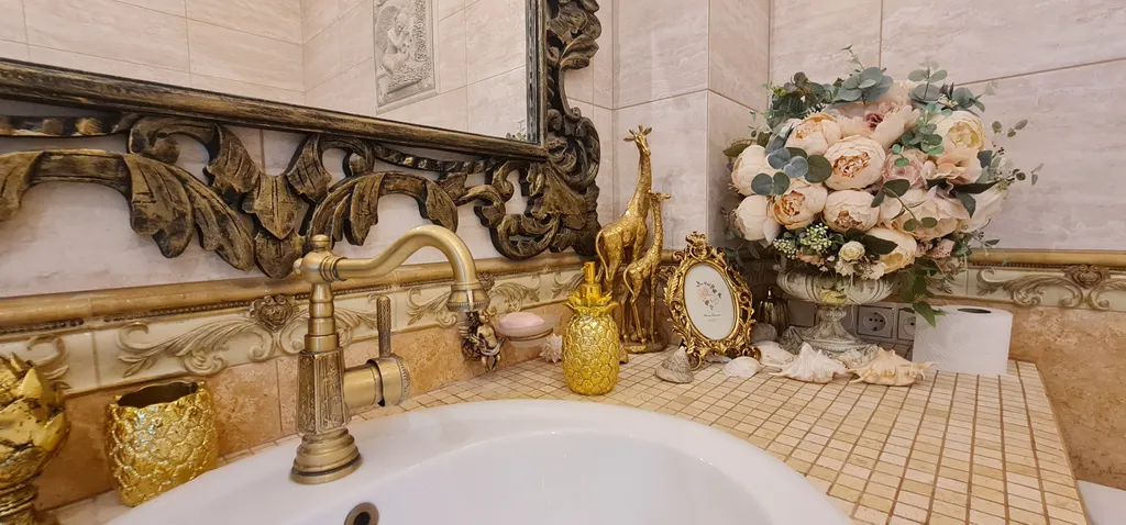 Шикарная 4-комнатная квартира у моря (Royal Apartment on Krymskaya 22)