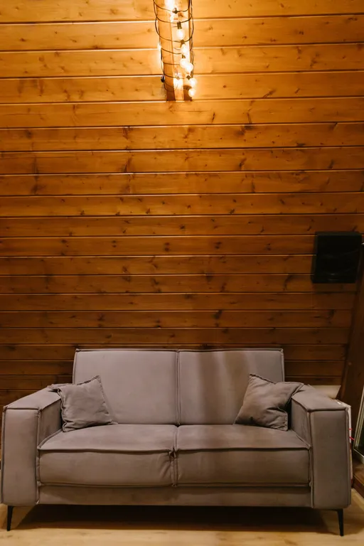 Домик в лесу вблизи от города в стиле A-frame