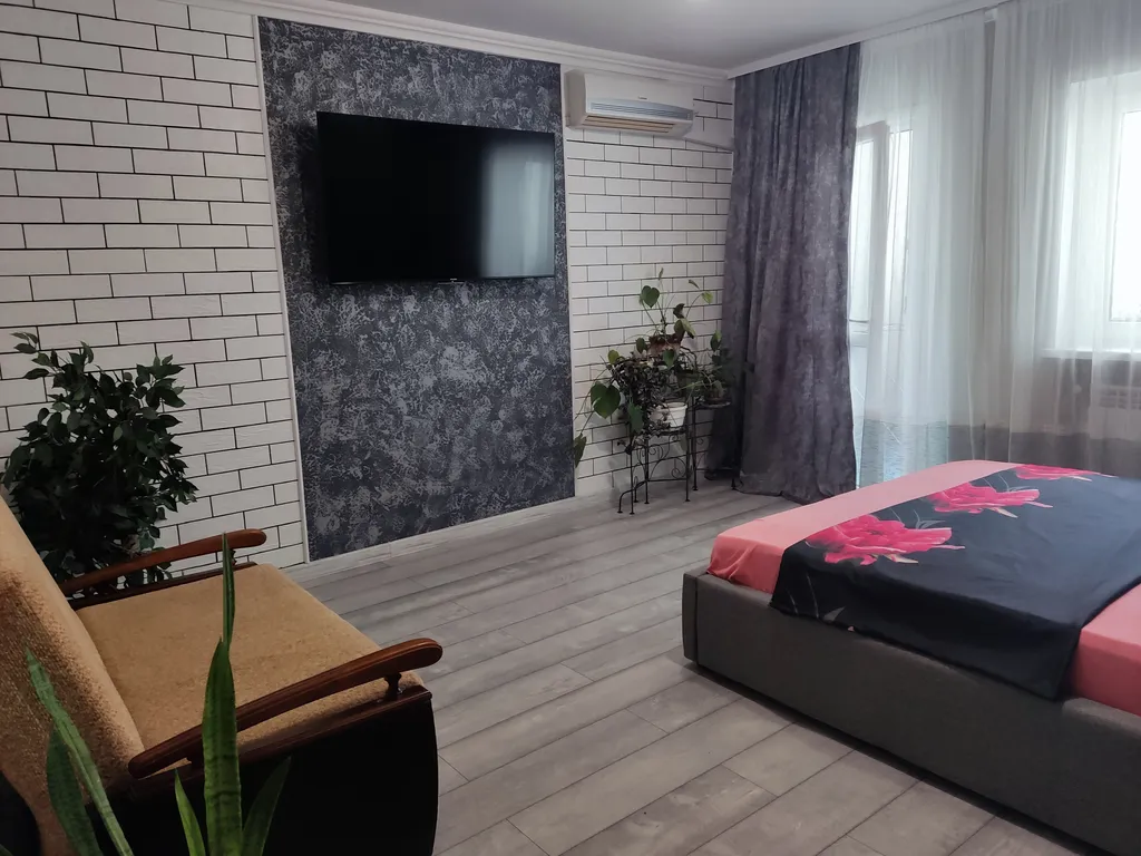 Коттедж с гаражом и двориком