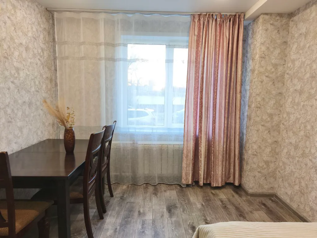 Трехкомнатная квартира вблизи Сквера Энтузиастов