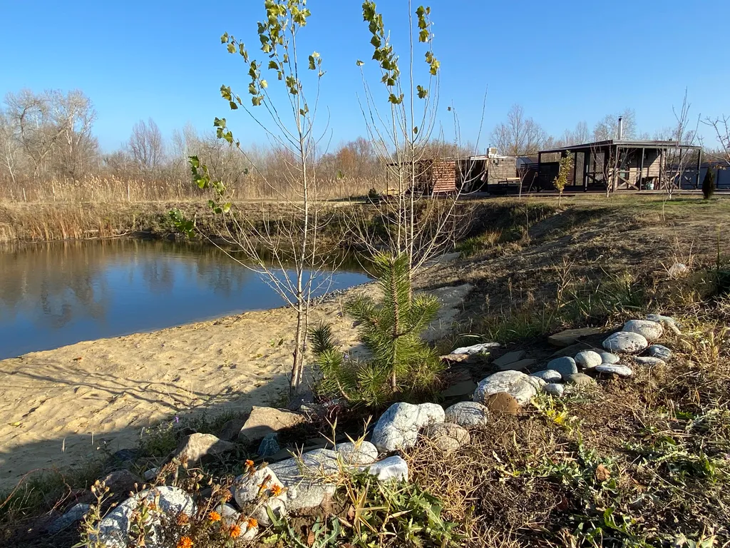 Домик у озера