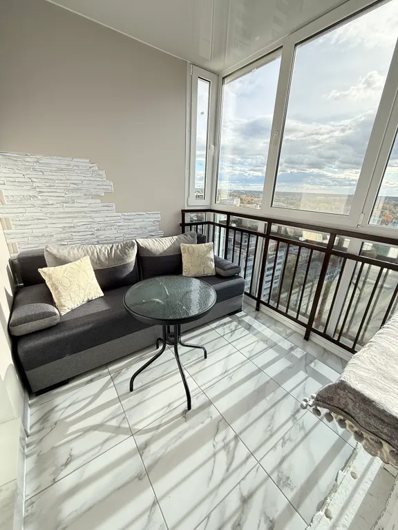 Квартира-студия в центре на 18 этаже