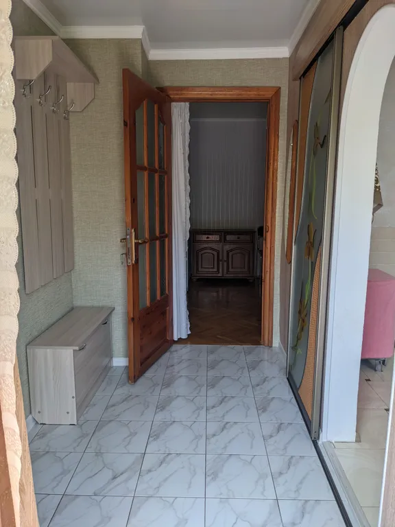 Отдельный дом в частном секторе с кухней и санузлом