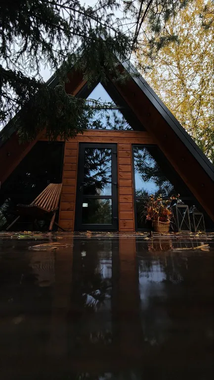 Коттедж Треугольный дом в 25км от Минска с баней и горячей купелью в лесу — аренда посуточно в Минск