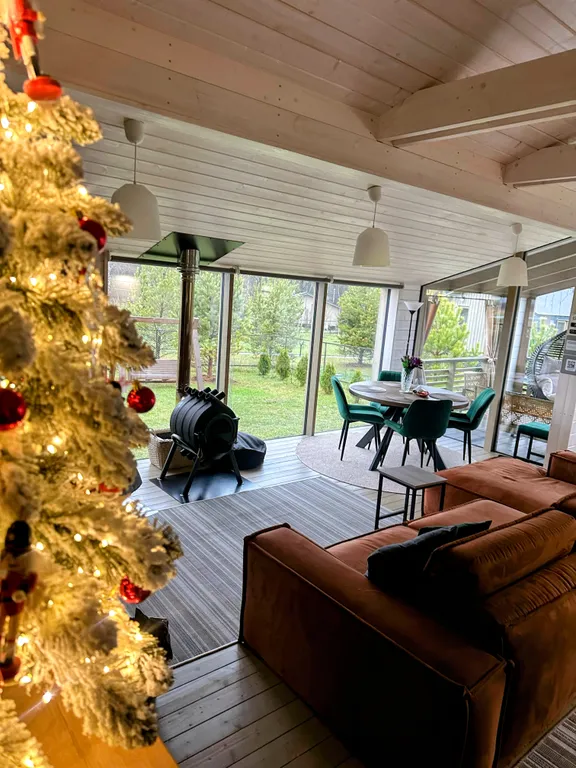 Дубльдом с видом на лес и городским комфортом в Капитан клаб