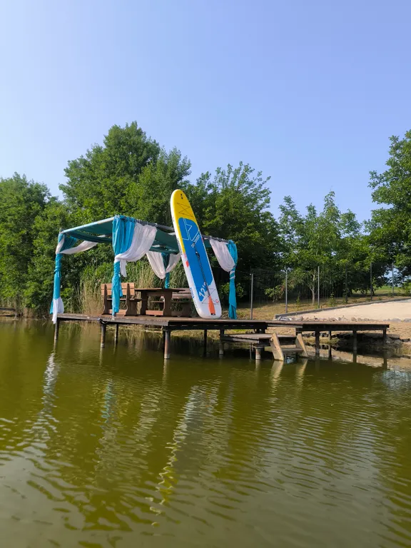 Дом на берегу реки