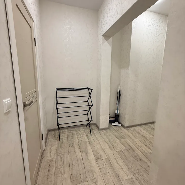 Светлая студия с видом на сопки