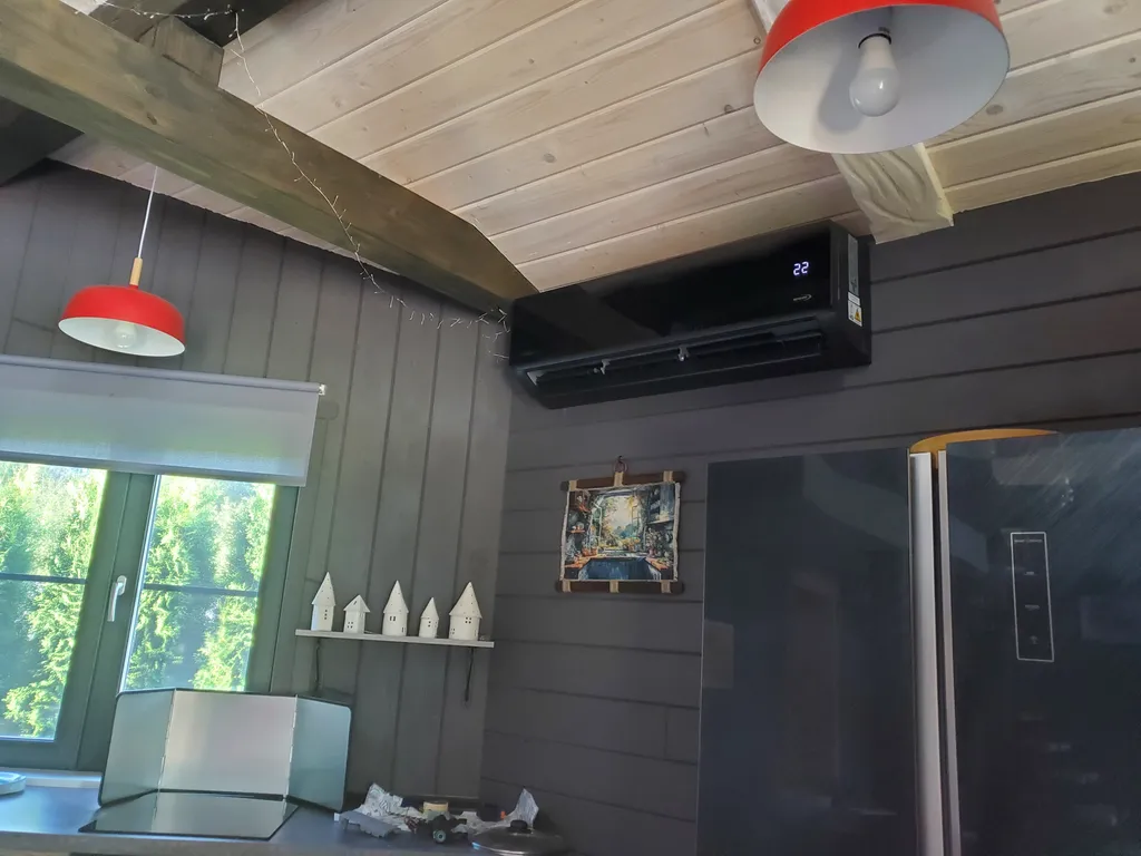 Дом с бассейном, в деревне