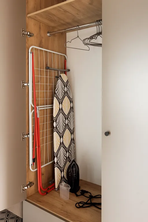 Яркая сталинка с балконом и видом на бульвар