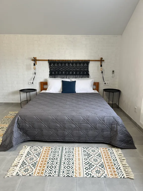 Уютный дом у моря с террасой, баней и теплым бассейном