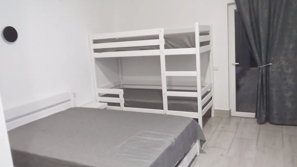 Четырёхместный аппартамент в соснах у моря