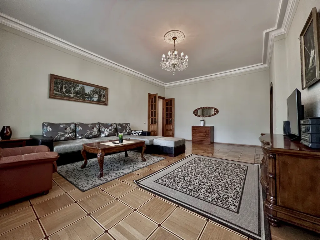 Квартира Квартира Центр Минска, трёхкомнатная, 2 спальни и балкон — Минск