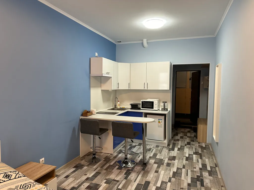 Голубая студия с видом на реку