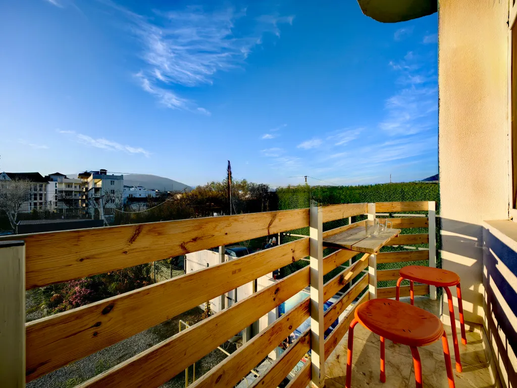 Квартира Двухкомнатная квартира, индивидуальное отопление, парковка, кухня — Судак