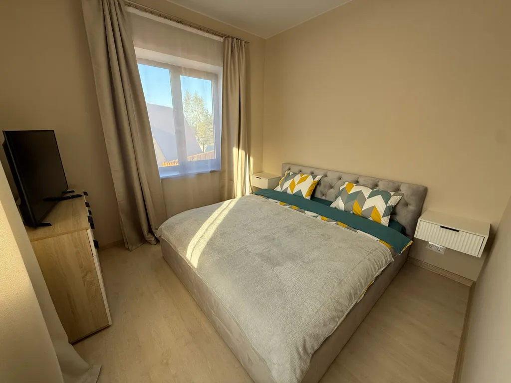 Дом с бассейном и 6 спальнями