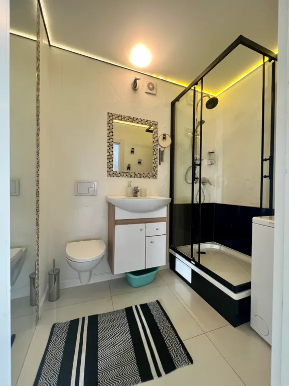 Квартира Квартира 3-комнатная в центре у Нижнего озера, Зоя-апарт — Калининград