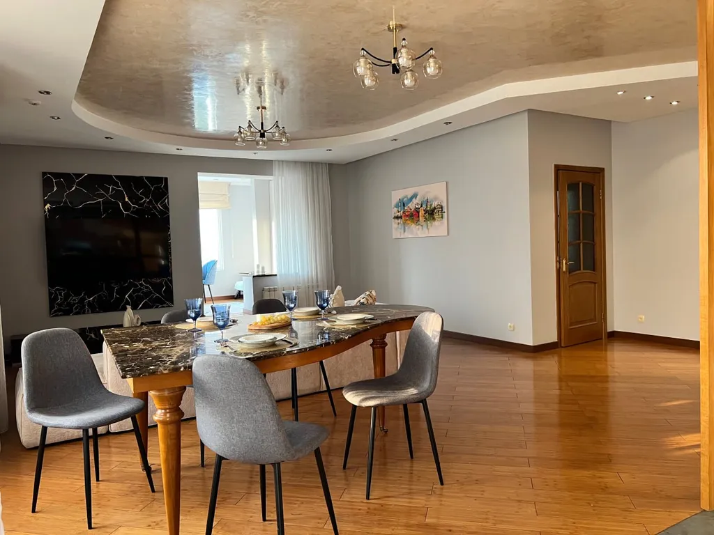 Уютная квартира с прекрасными видами в центре Алматы