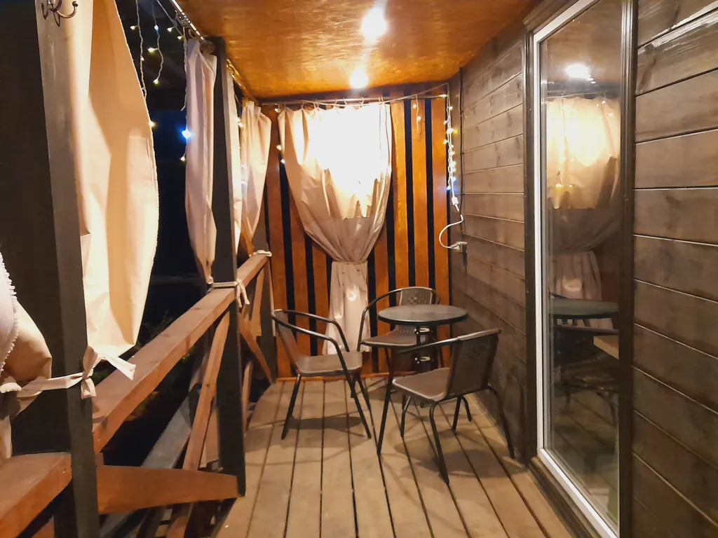 Домик у озера