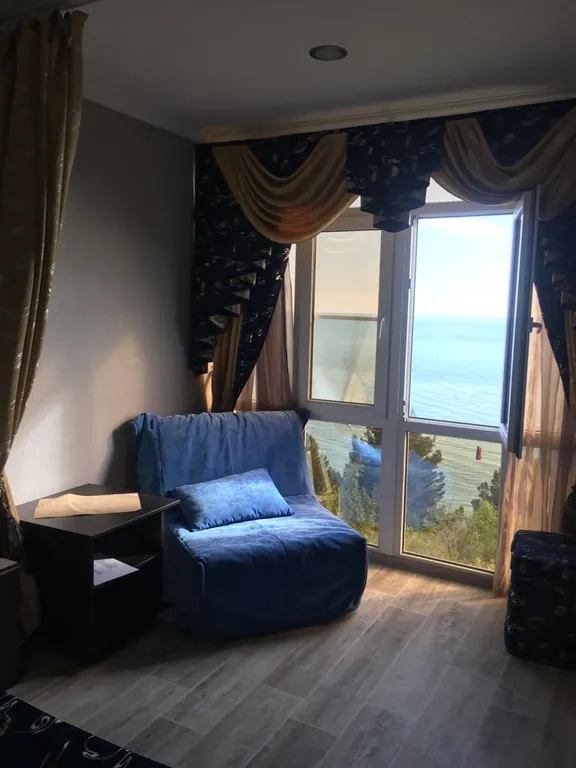 Квартира Трехместный номер с шикарным, панорамным  видом на море — аренда посуточно в Багрипш