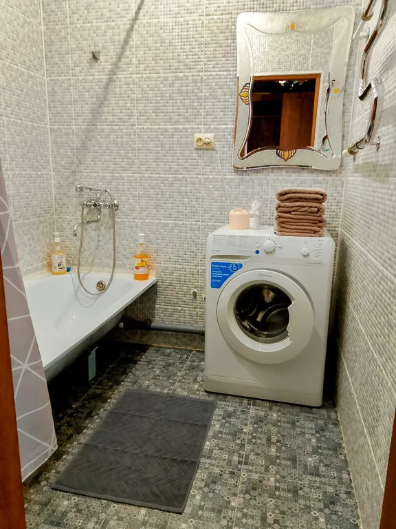 1-Комнатная Уютная, даже диванчик на кухне есть