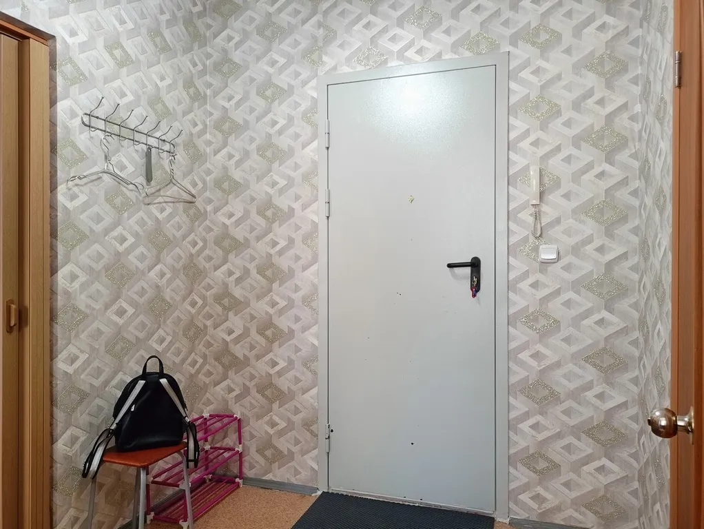 Квартира рядом с БАМиЖТ, Светофор и ЖД больницей