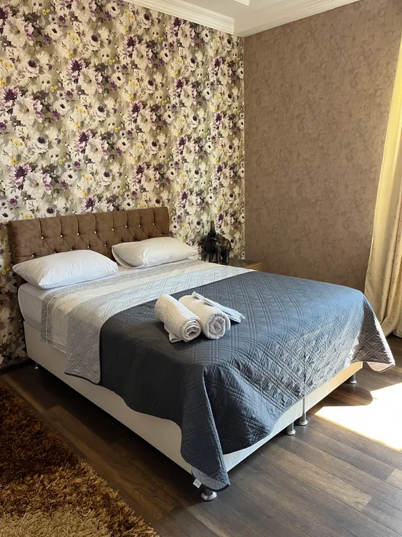 Riverside Cottage R104