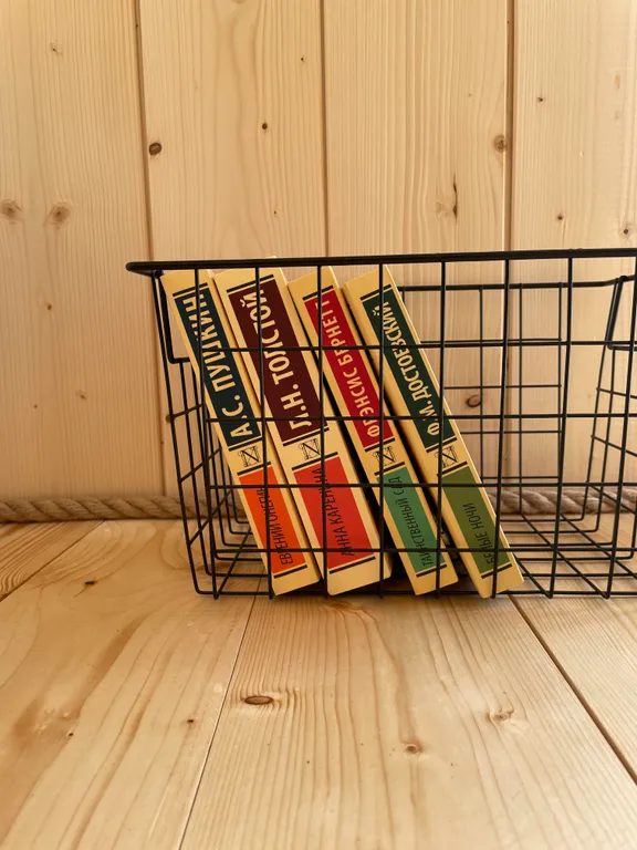 Дом с фурако на берегу реки