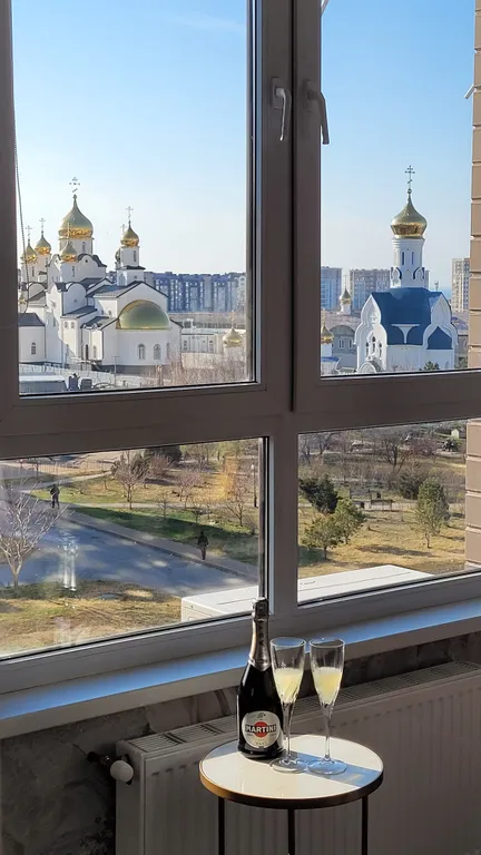 Уютная и большая квартира с видом на Храм