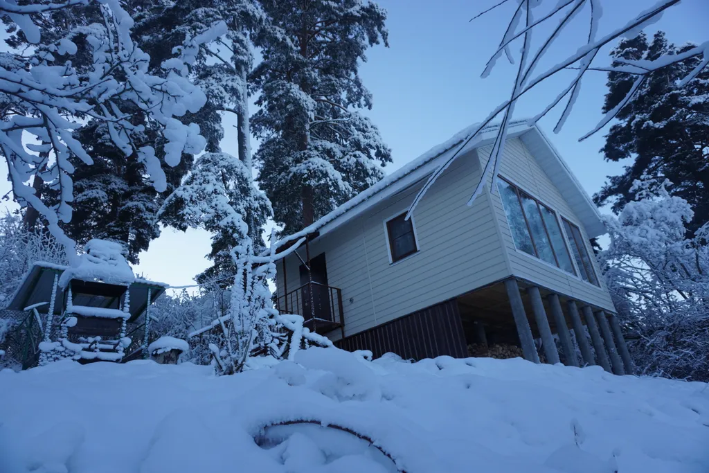 Домик на горке с баней