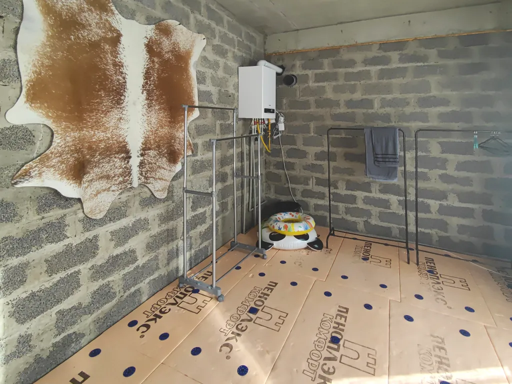 Дом с бассейном, но без ремонта