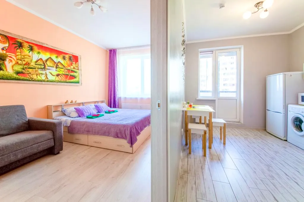 Уютная светлая квартира недалеко от метро Дыбенко