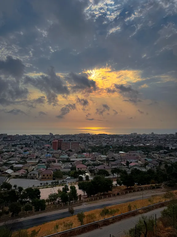 A-frame домик с панорамным видом на город